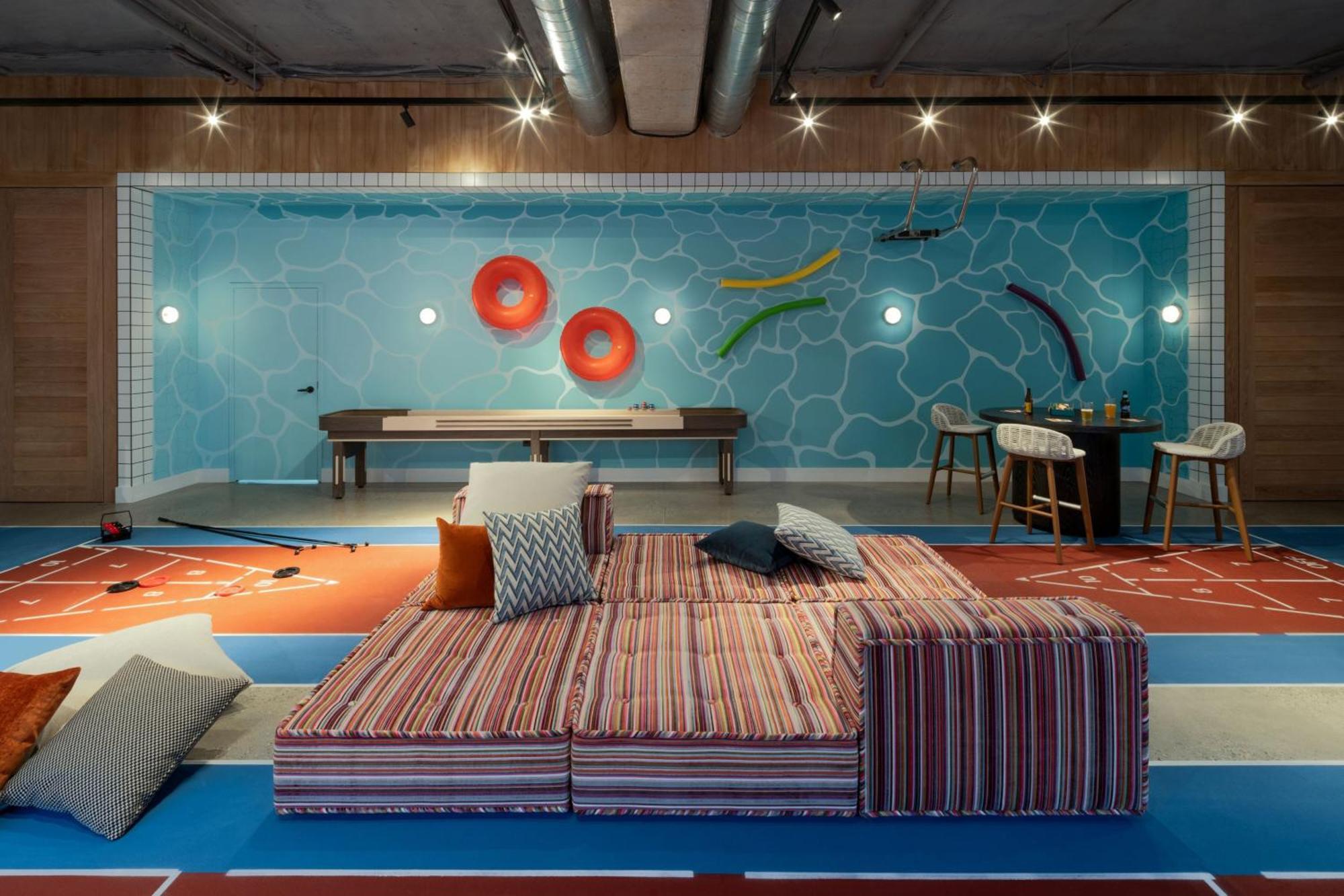 Moxy St. Petersburg Downtown Hotel ภายนอก รูปภาพ